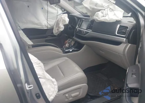 2019 Toyota Highlander Xle z USA, uszkodzony, nr VIN 5TDKZRFH6KS552635